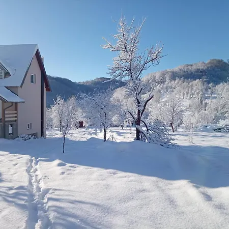 Cardak Na Padini Zlatibora Ravni