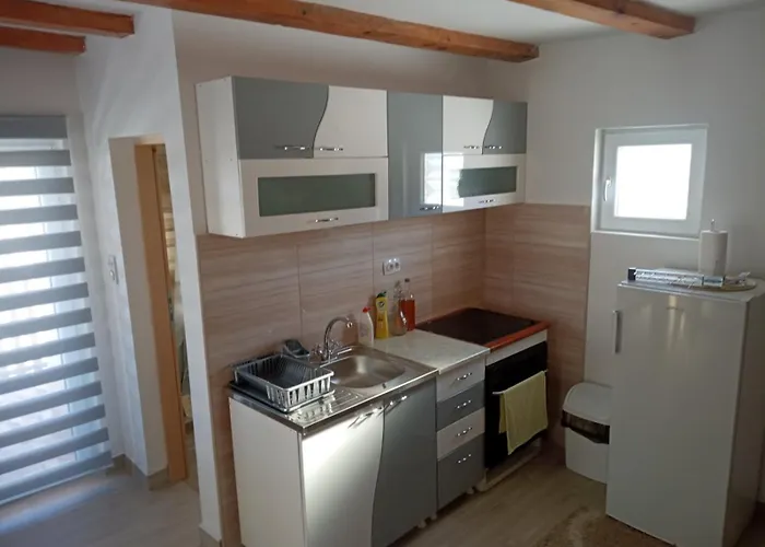 Cardak Na Padini Zlatibora * Ravni